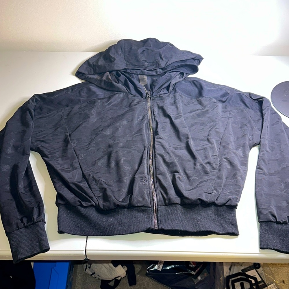 Strong by zumba zip up mesh jacket